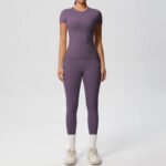 Luxury Seamless Pink Two-Piece Activewear Set – Short Sleeve Top & High-Waist Leggings Gym Outfit - 图片 15