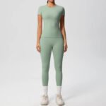 Luxury Seamless Pink Two-Piece Activewear Set – Short Sleeve Top & High-Waist Leggings Gym Outfit - 图片 17