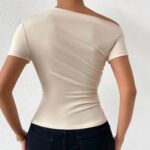 Beige One-Shoulder Ruched Crop Top for Women – Asymmetrical Short Sleeve Fitted Top | Minimalist Chic Essential - 图片 2