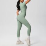 Luxury Seamless Pink Two-Piece Activewear Set – Short Sleeve Top & High-Waist Leggings Gym Outfit - 图片 6