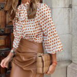 Elegant Bow-Tie Neck Blouse with Balloon Sleeves – Chic Printed Long-Sleeve Top - 图片 2