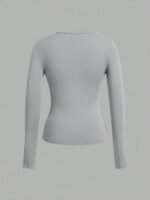 Long-Sleeve V-Neck Fitted Top – Soft Stretch Everyday Essential - 图片 7