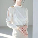 Luxury Ivory Chiffon Blouse with Gold Button Shoulder & Sheer Sleeves - 图片 2
