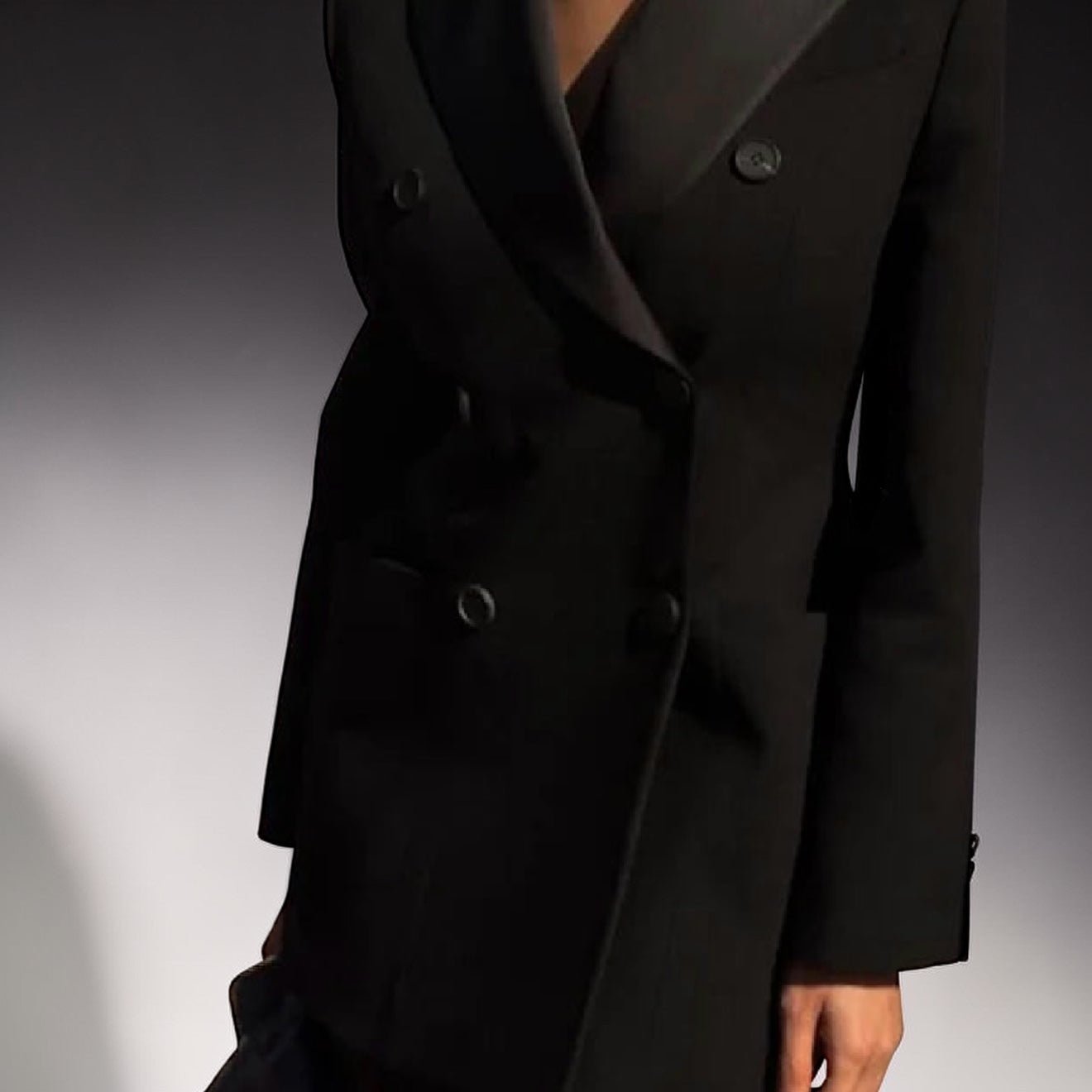 IMG-3048 Black Tailored Blazer Dress – Double Breasted Satin Lapel Mini Dress - 图片 1